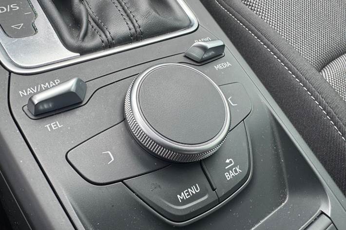 Grå Audi Q2 fra 2018