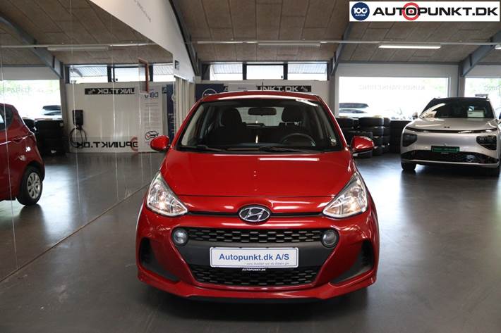 Rød Hyundai i10 fra 2017