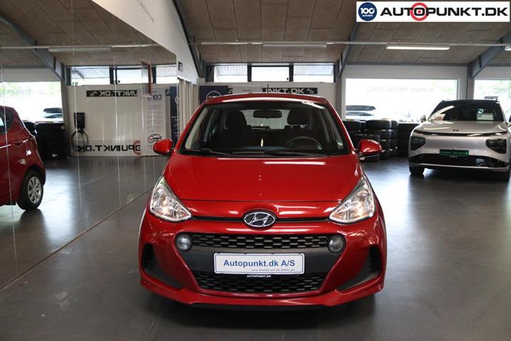 Rød Hyundai i10 fra 2017