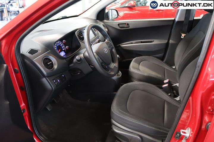 Rød Hyundai i10 fra 2017
