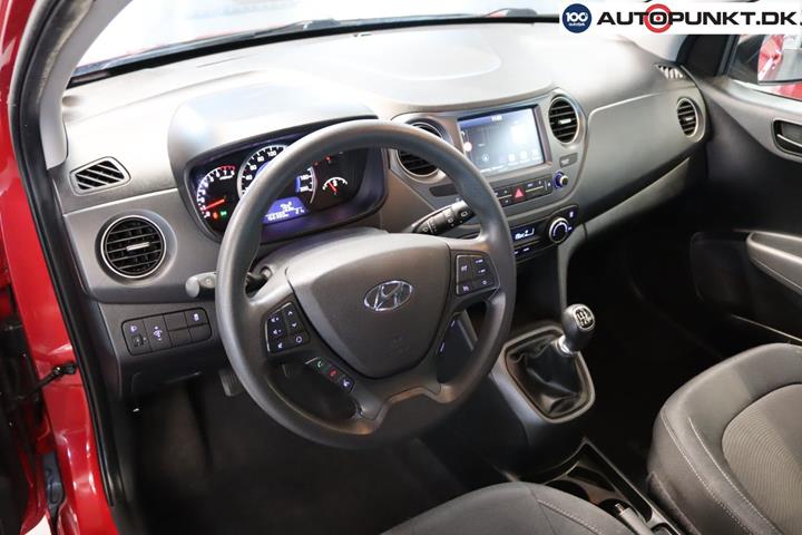 Rød Hyundai i10 fra 2017