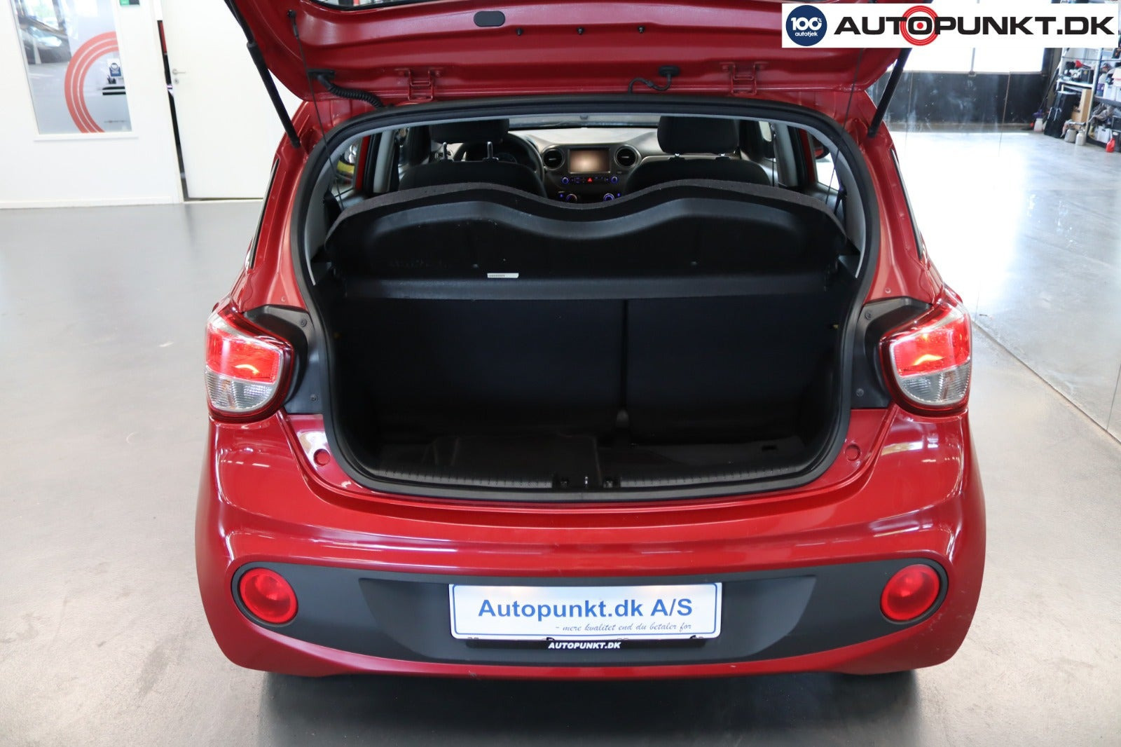 Rød Hyundai i10 fra 2017