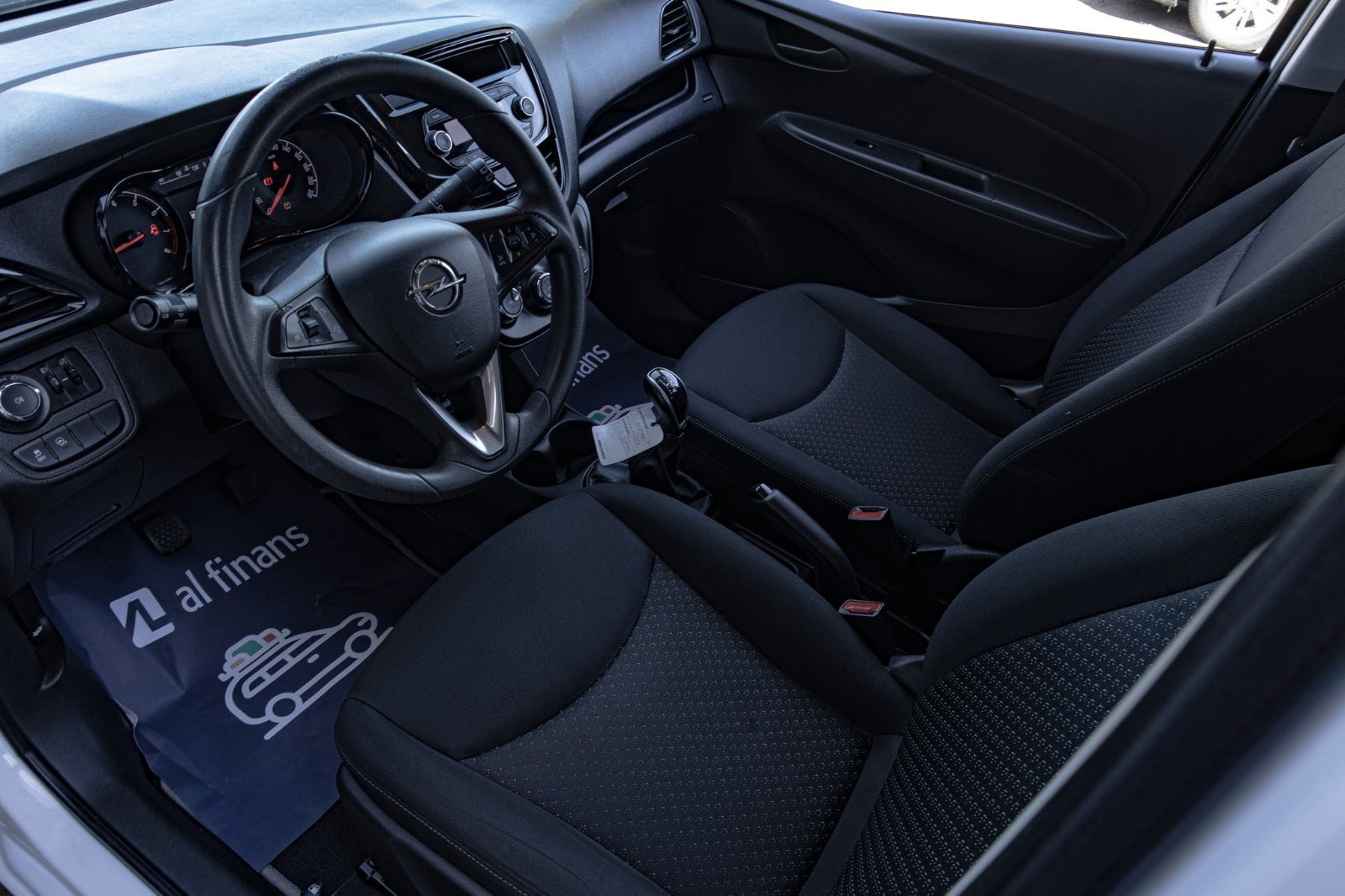 Hvid Opel Karl fra 2016