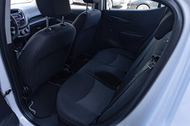 Hvid Opel Karl fra 2016