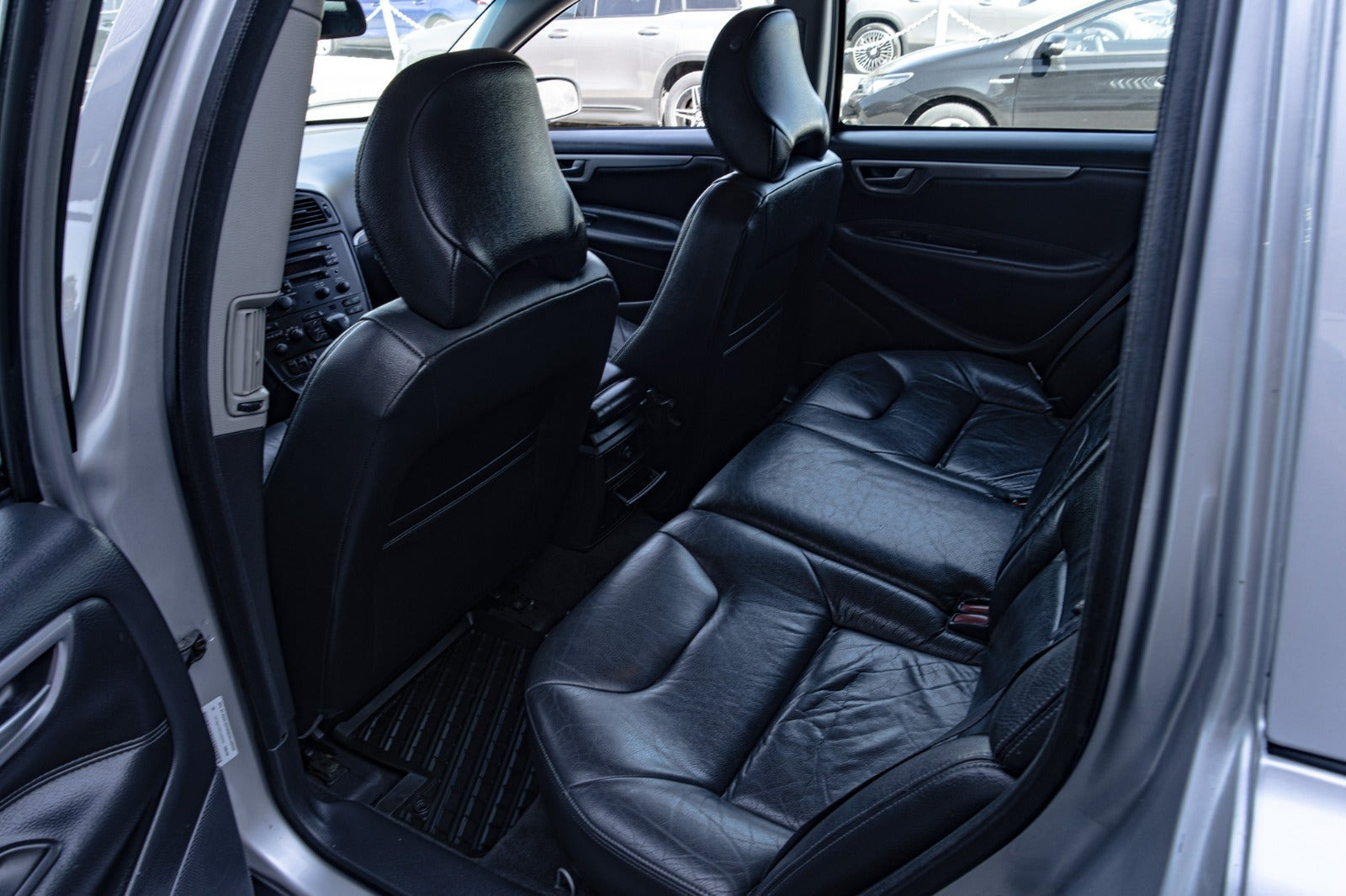 Sølv Volvo V70 fra 2004
