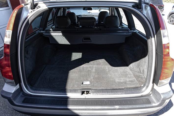 Sølv Volvo V70 fra 2004