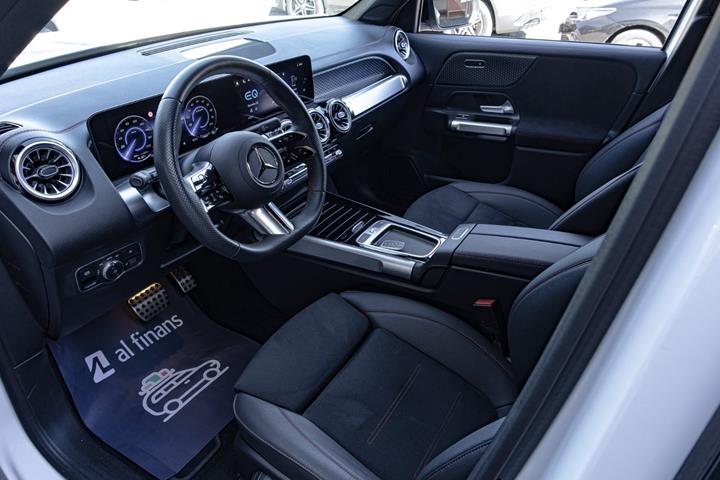 Hvid Mercedes EQB250+ fra 2024