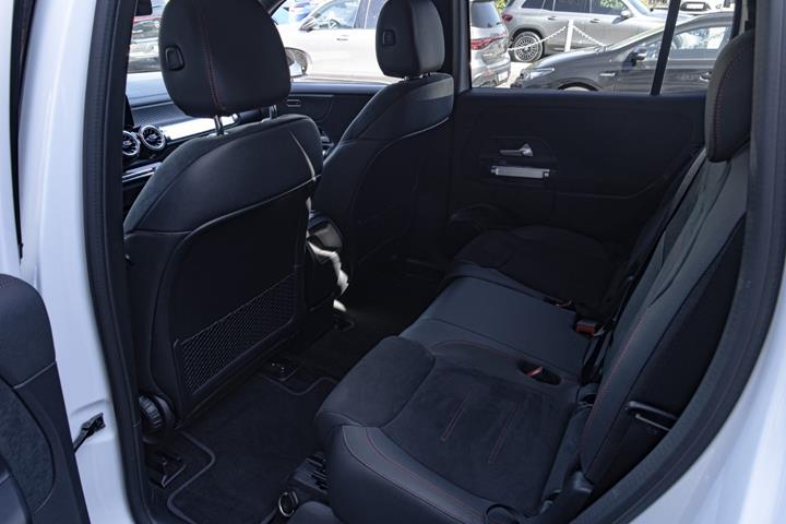Hvid Mercedes EQB250+ fra 2024