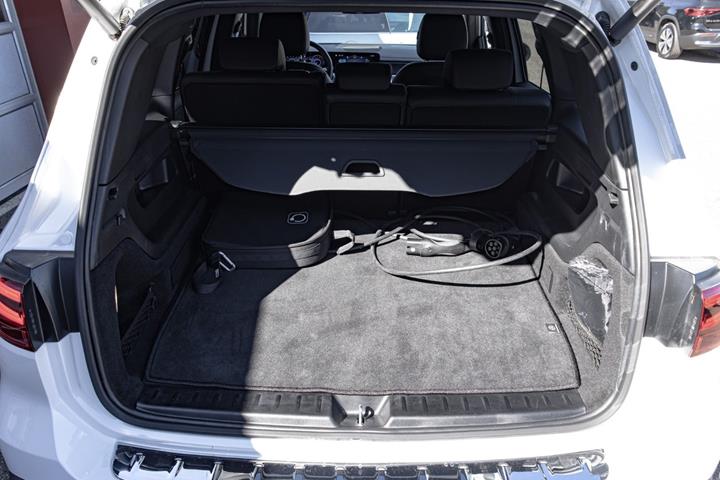 Hvid Mercedes EQB250+ fra 2024