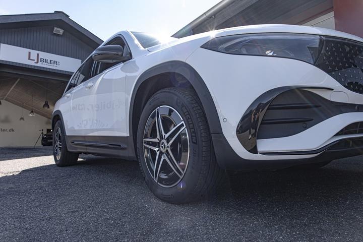 Hvid Mercedes EQB250+ fra 2024