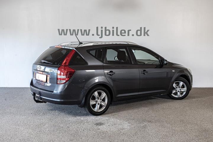 Grå Kia Ceed fra 2012