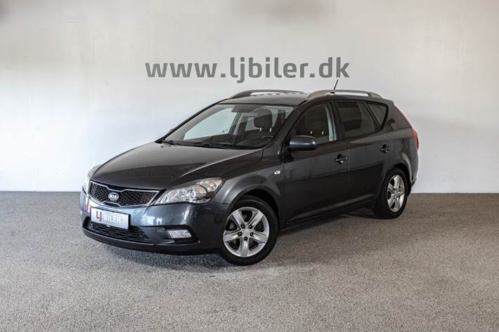 Grå Kia Ceed fra 2012 set udefra