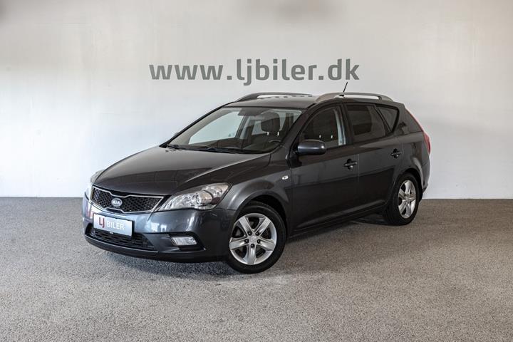 Grå Kia Ceed fra 2012 set udefra