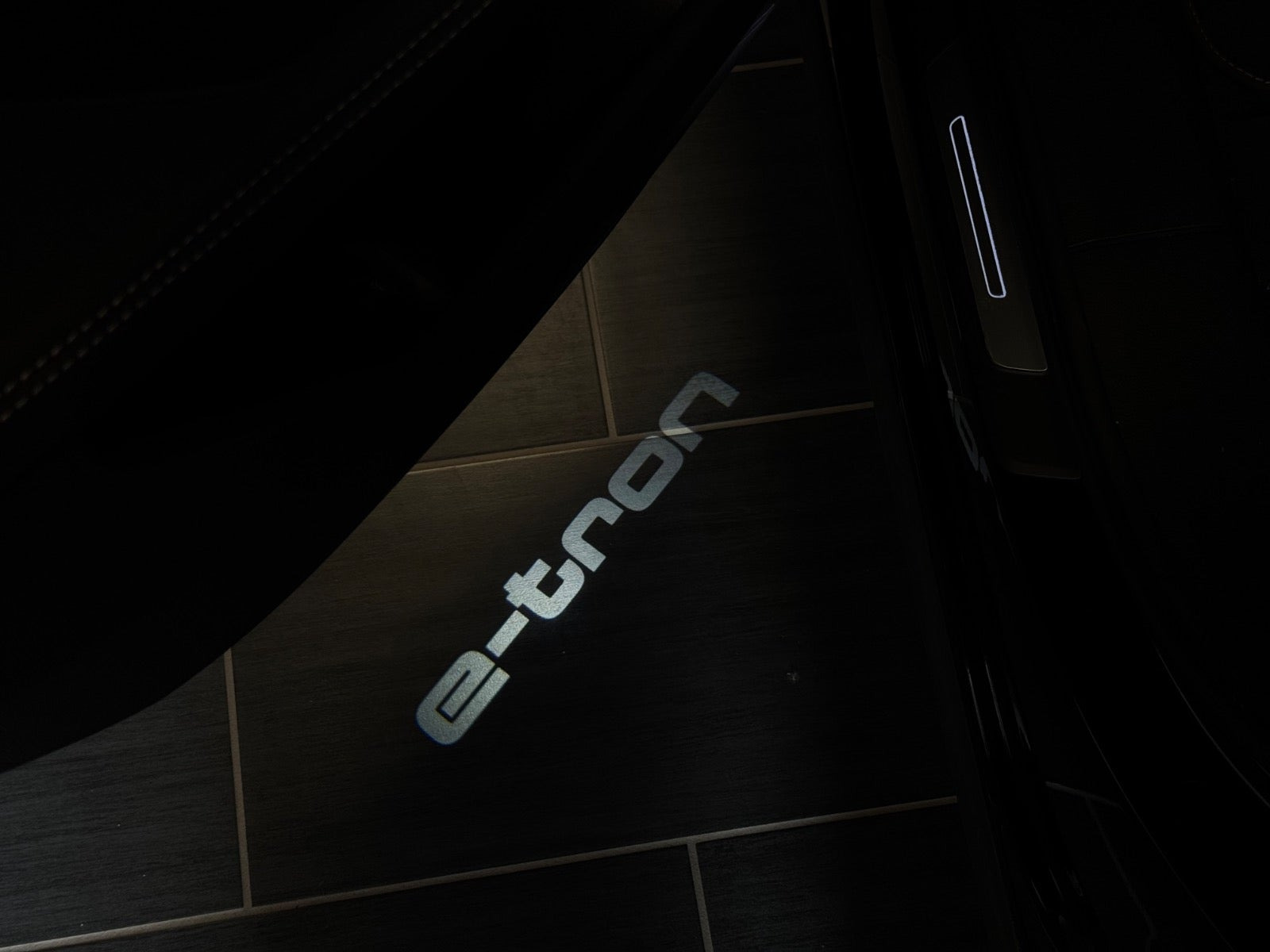 Sort Audi e-tron fra 2022