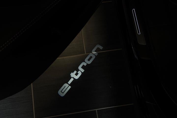 Sort Audi e-tron fra 2022