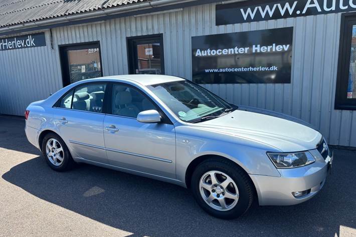 Sølv Hyundai Sonata fra 2006