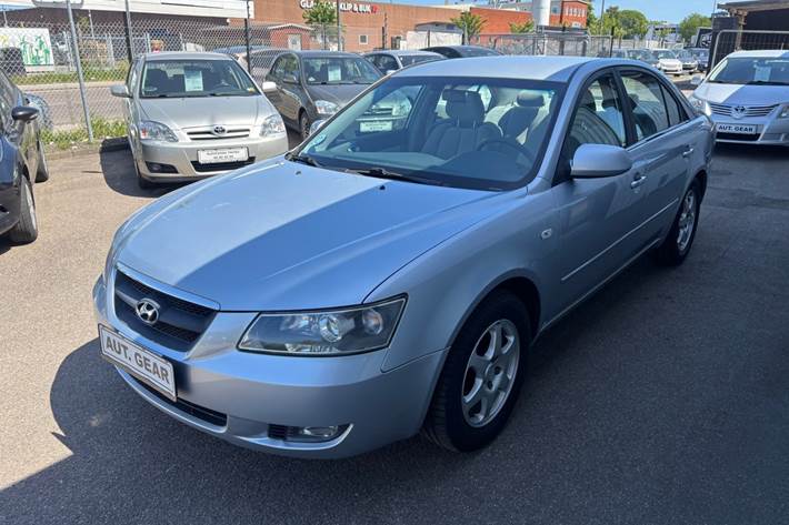 Sølv Hyundai Sonata fra 2006