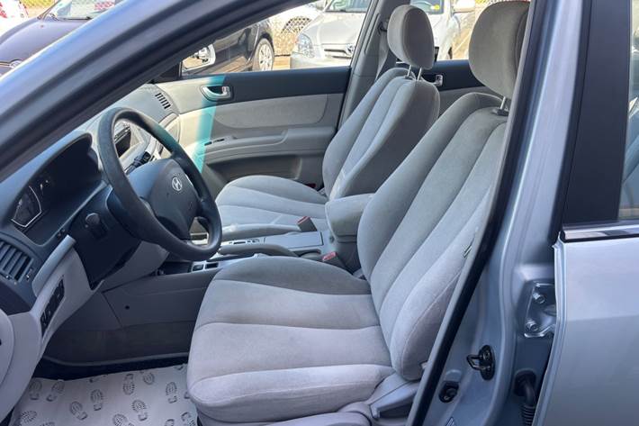 Sølv Hyundai Sonata fra 2006