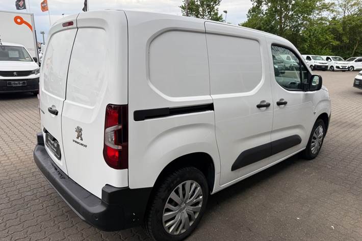 Hvid Peugeot Partner fra 2021