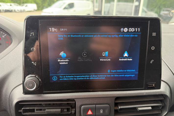 Hvid Peugeot Partner fra 2021