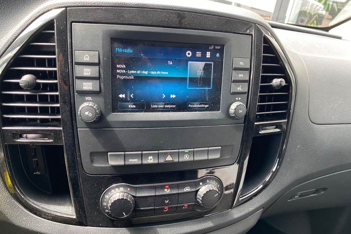 Hvid Mercedes Vito 114 fra 2022