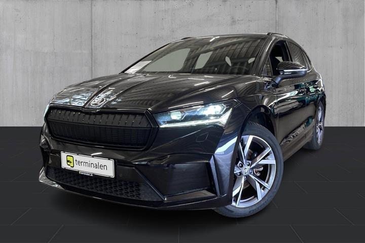 Sort Skoda Enyaq fra 2023 set udefra