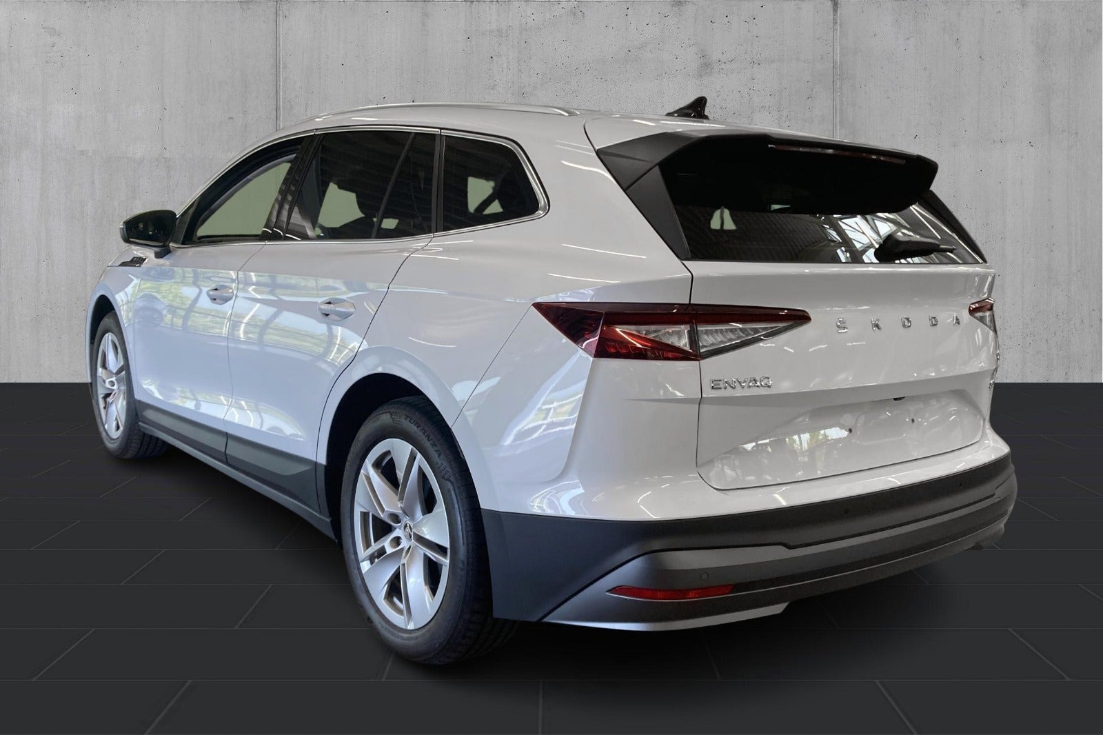 Hvid Skoda Enyaq fra 2022