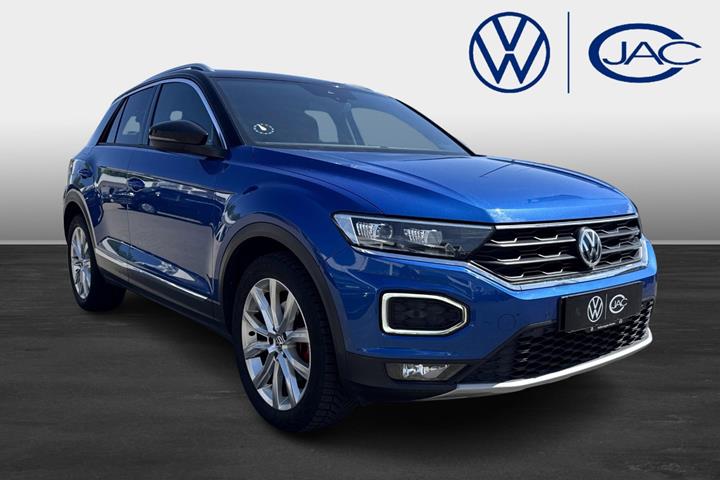 Blå VW T-Roc fra 2018 set udefra