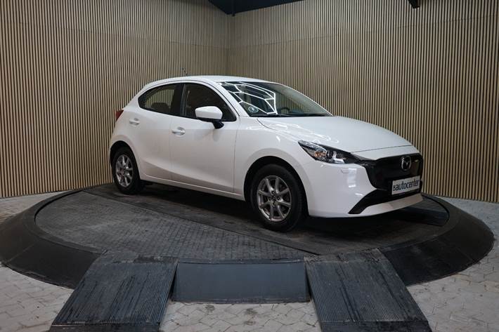 Hvid Mazda 2 fra 2023