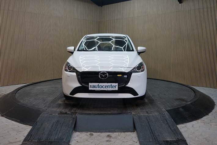 Hvid Mazda 2 fra 2023