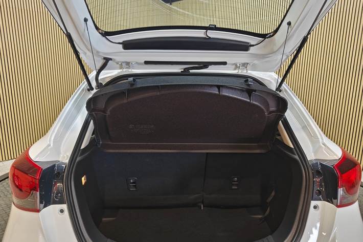 Hvid Mazda 2 fra 2023