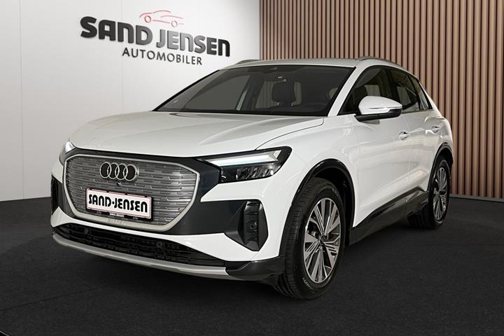Hvid Audi Q4 e-tron fra 2024 set udefra