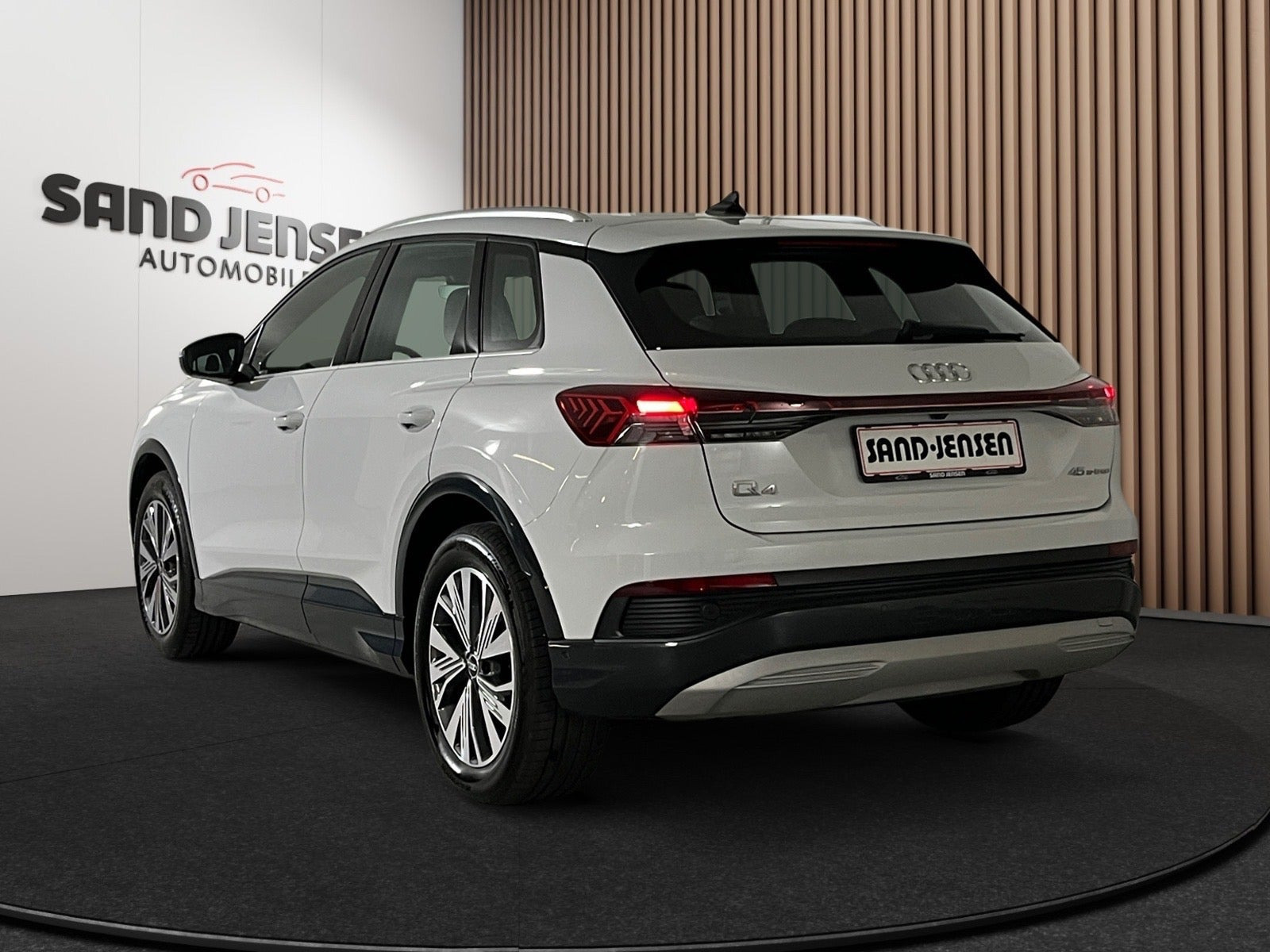 Hvid Audi Q4 e-tron fra 2024