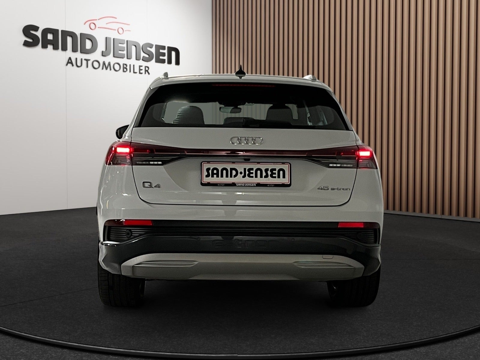 Hvid Audi Q4 e-tron fra 2024
