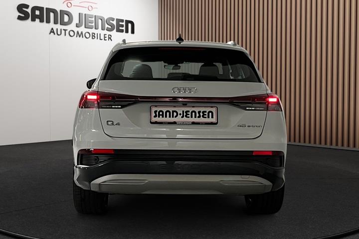 Hvid Audi Q4 e-tron fra 2024