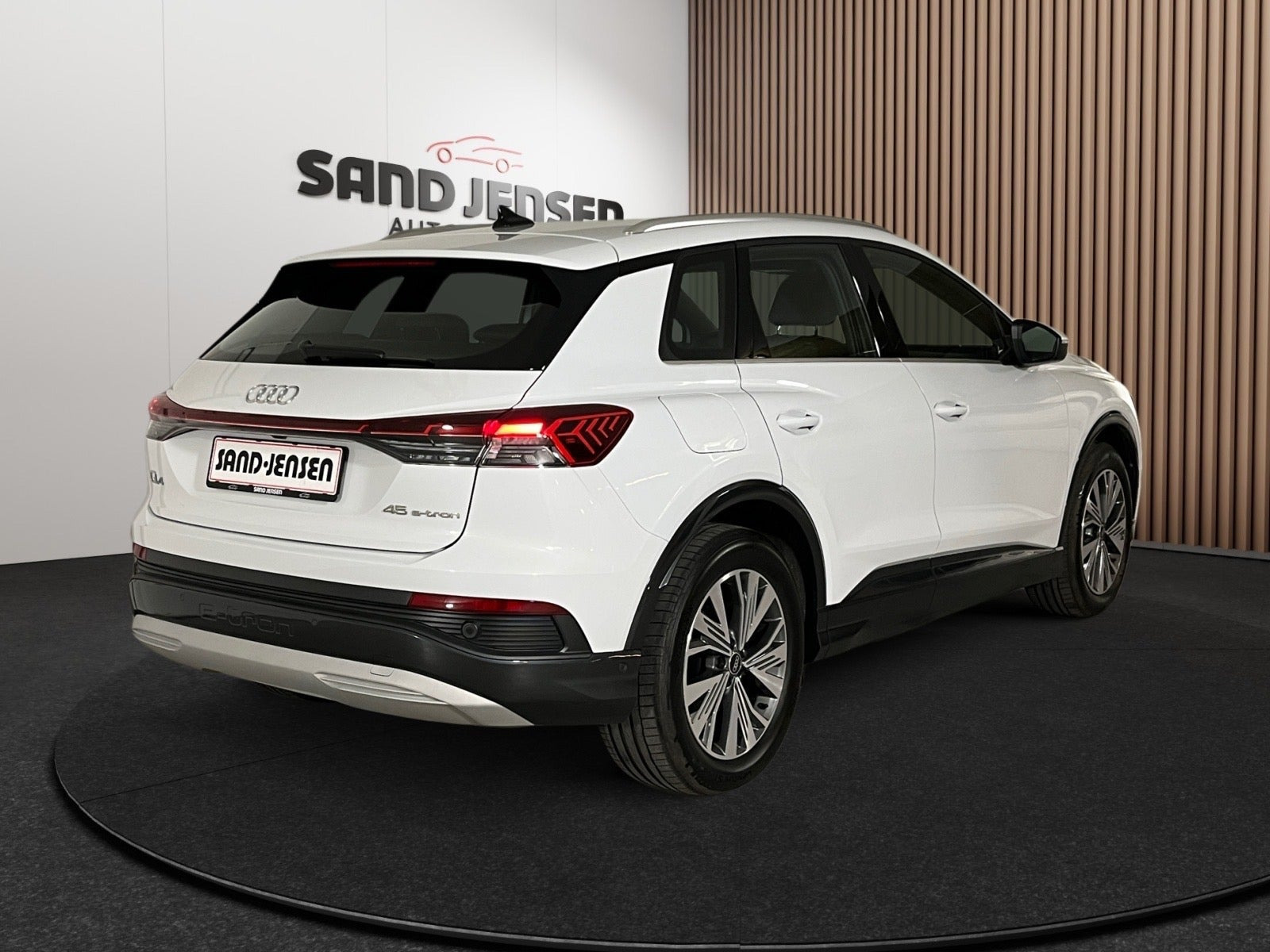 Hvid Audi Q4 e-tron fra 2024