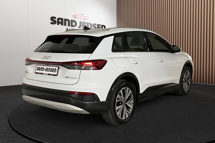 Hvid Audi Q4 e-tron fra 2024