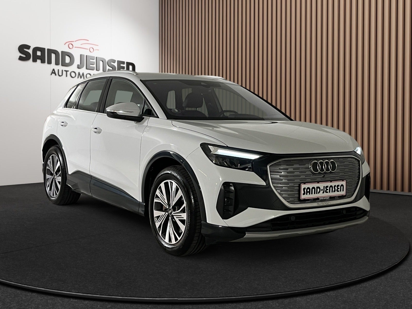 Hvid Audi Q4 e-tron fra 2024