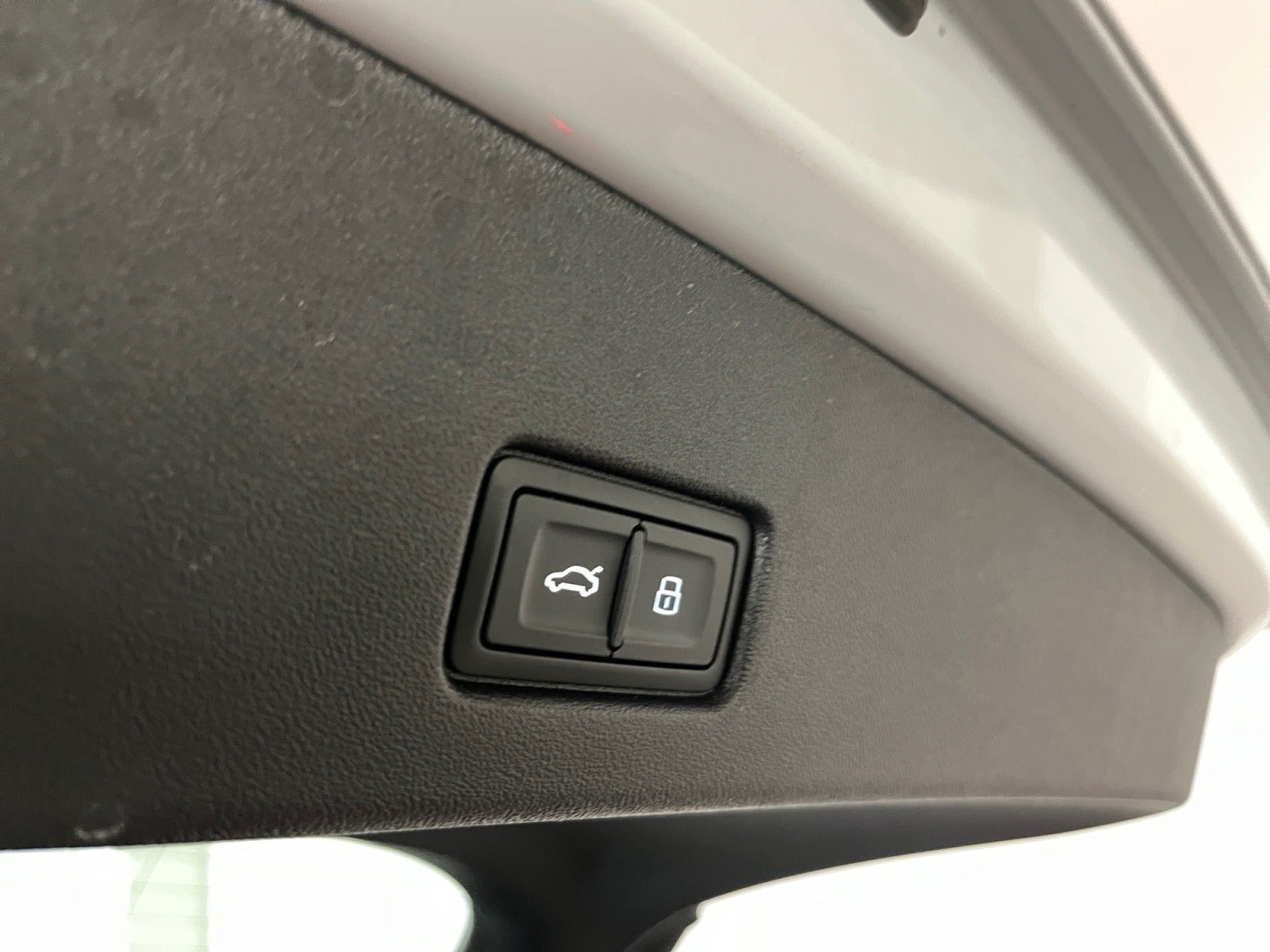 Hvid Audi Q4 e-tron fra 2024