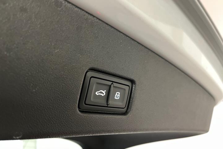 Hvid Audi Q4 e-tron fra 2024