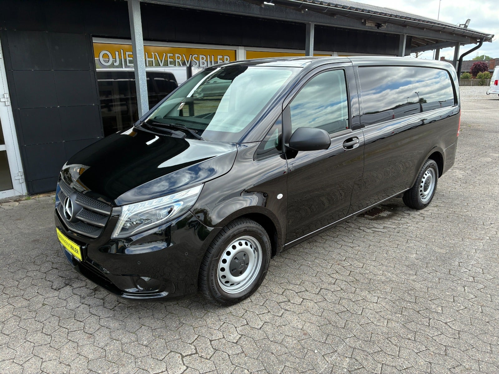 Sort Mercedes Vito 114 fra 2018