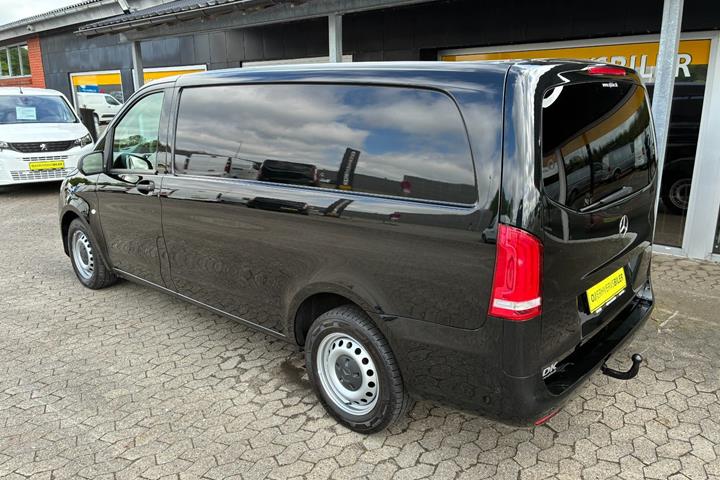 Sort Mercedes Vito 114 fra 2018