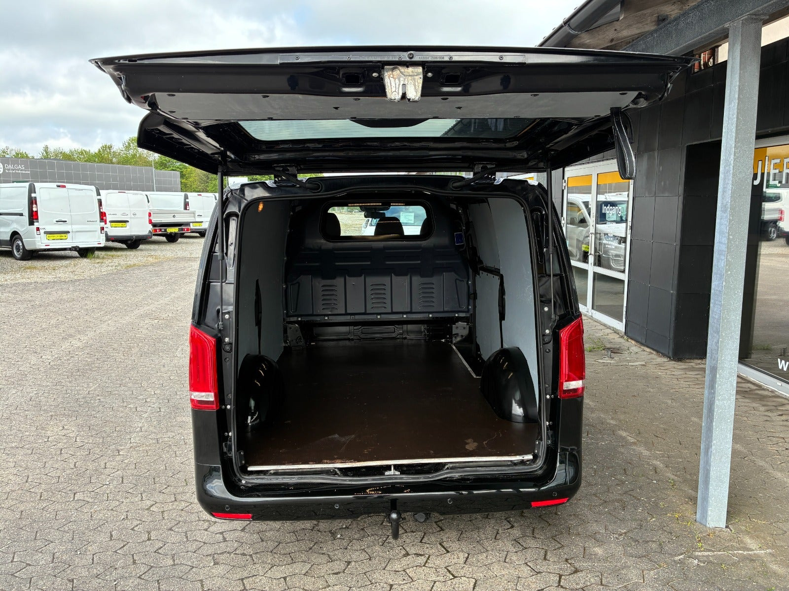 Sort Mercedes Vito 114 fra 2018