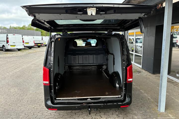 Sort Mercedes Vito 114 fra 2018