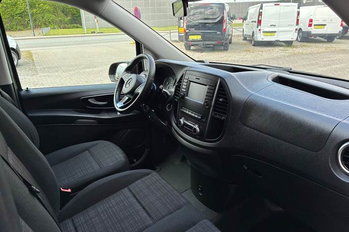 Sort Mercedes Vito 114 fra 2018