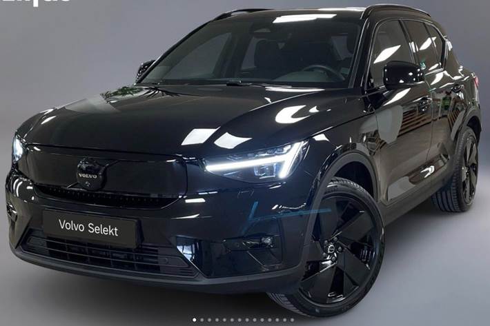 Sort Volvo EX40 fra 2025