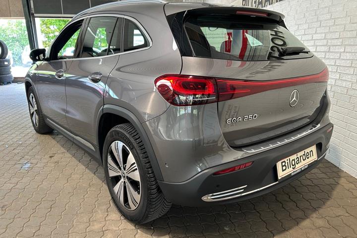 Grå Mercedes EQA250 fra 2023