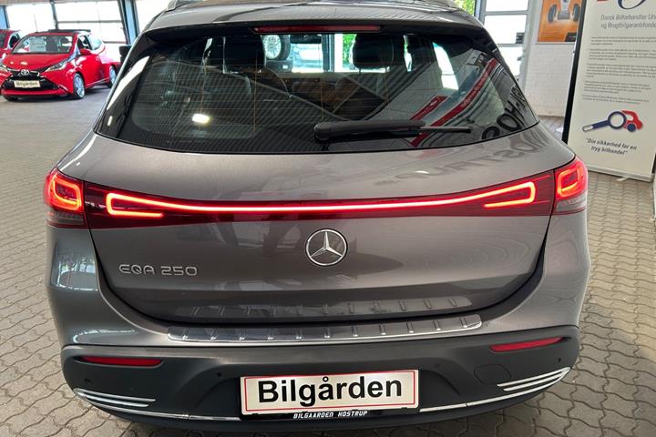Grå Mercedes EQA250 fra 2023