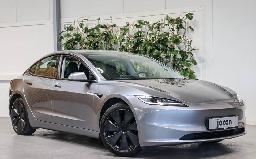 Tesla Model 3 RWD