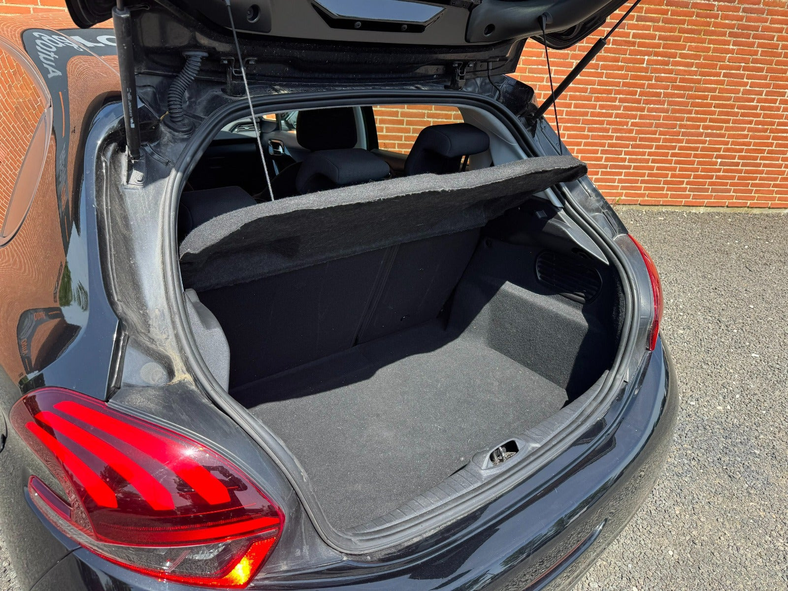 undefined Peugeot 208 fra 2017
